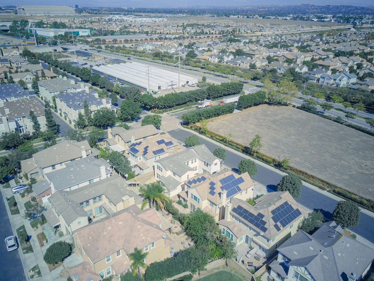 The picture shows Massachusetts residential solar panels installations on the roofs of a neighborhood. Our MA solar company can install solar panels in Massachusetts as well as other states of New England like NH, CT, Vermont, Rhode Island, Maine, and more.